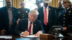 president Donald Trump signing his veto on Congress border Wall