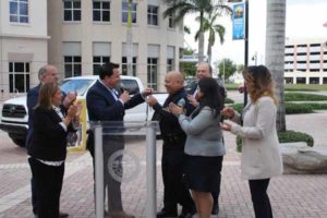 award presented to hero plice officer