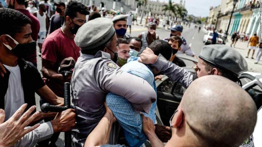 16266490790429-cuba-police-sanctions US sanctions top Cuban officials over protest crackdown