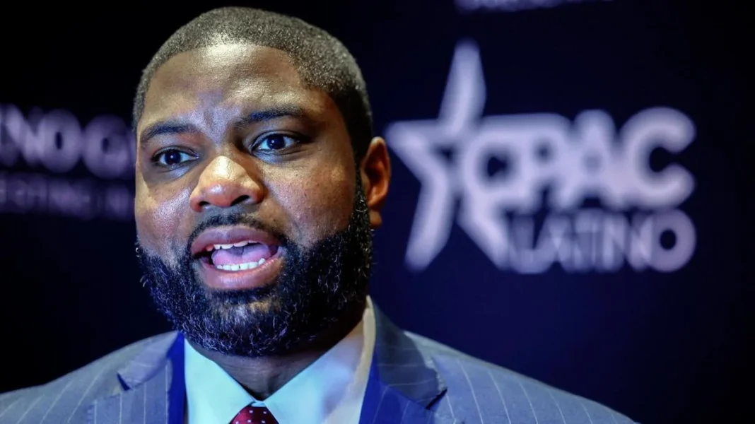 Byron Donalds Says Black Voters Are Moving Toward GOP Ahead of Florida Governor’s Race Congressman Byron Donalds discusses his campaign for Florida governor during a public event.
